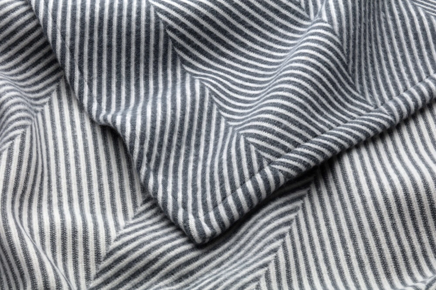 Baumwolldecke Blaugrau-weiß, Fischgrat 2 Baumwolldecke Blaugrau-weiß, Fischgrat – Bild 2
