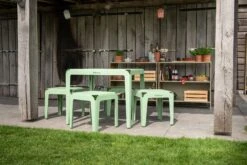 Hocker Bended Stool, RAL 6021 Blassgrün -Optimal Einrichtungs Geschäft hocker bended stool 2